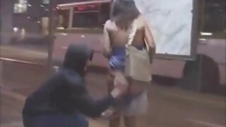 Prekrasna domace jebacine crvenokosa djevojka seksi tijela drka ispred napaljenog tipa